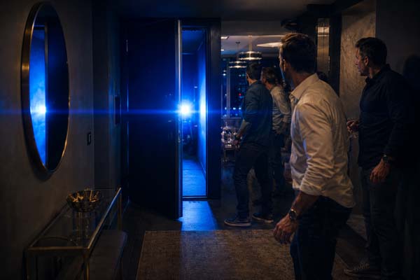 Blaulicht und Türmoment bei der THE COPS Show